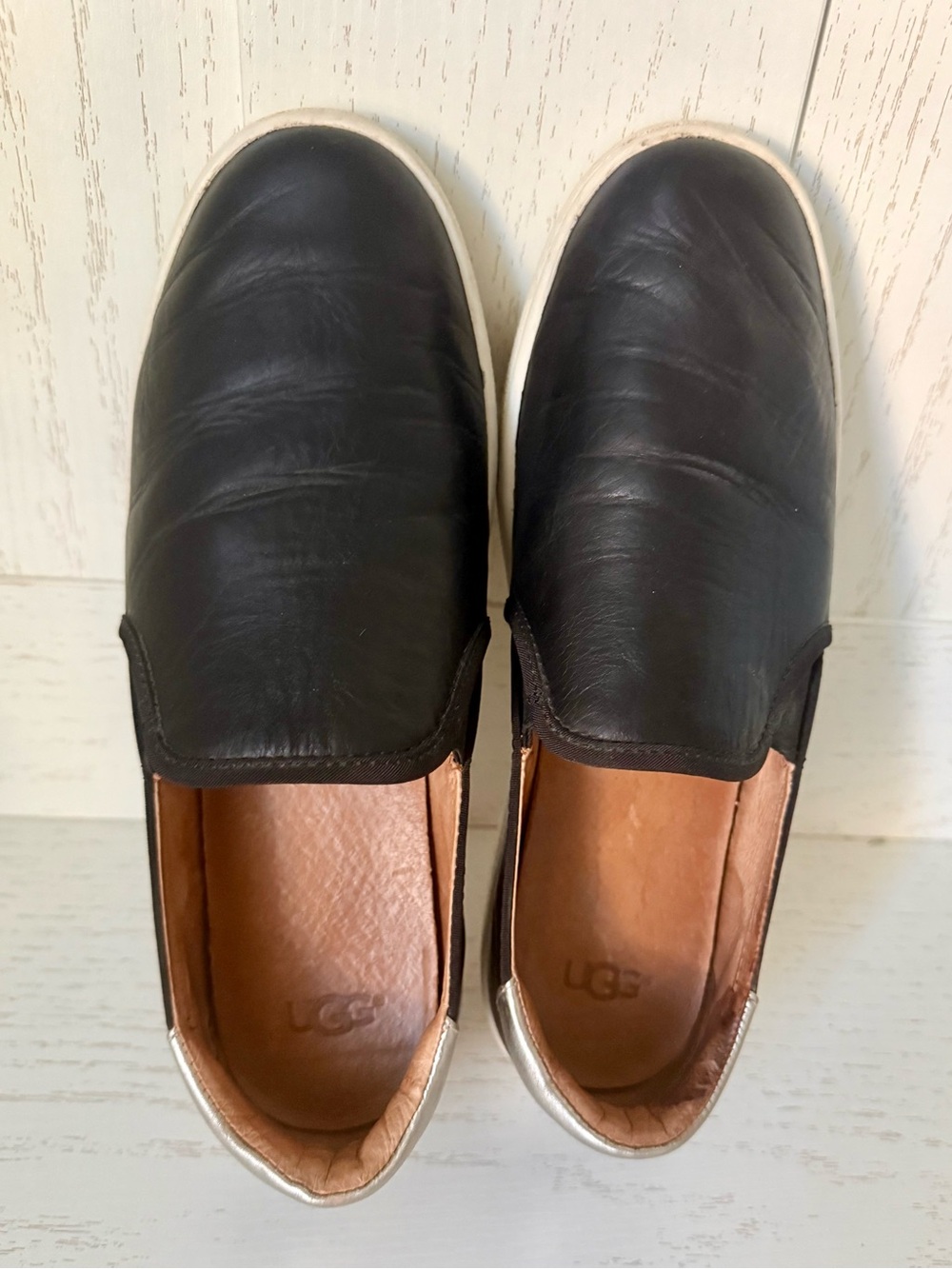 UGG Cas Black Slip-On Leather Women's Sneakers size 8.5